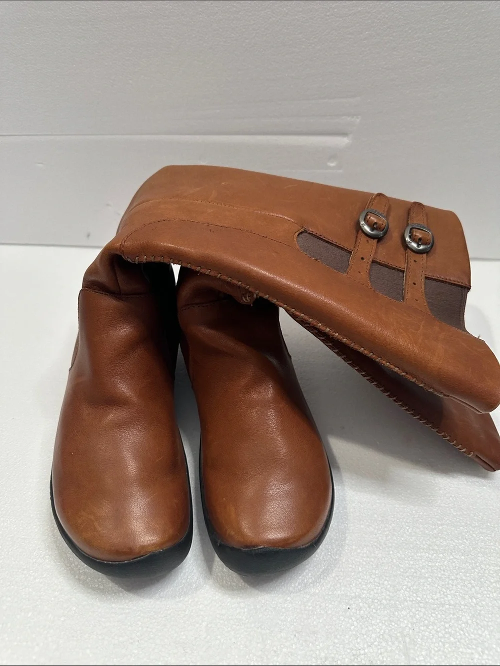 Keen  bern baby Bern Brown Leather boots with Buckle Detail size 9